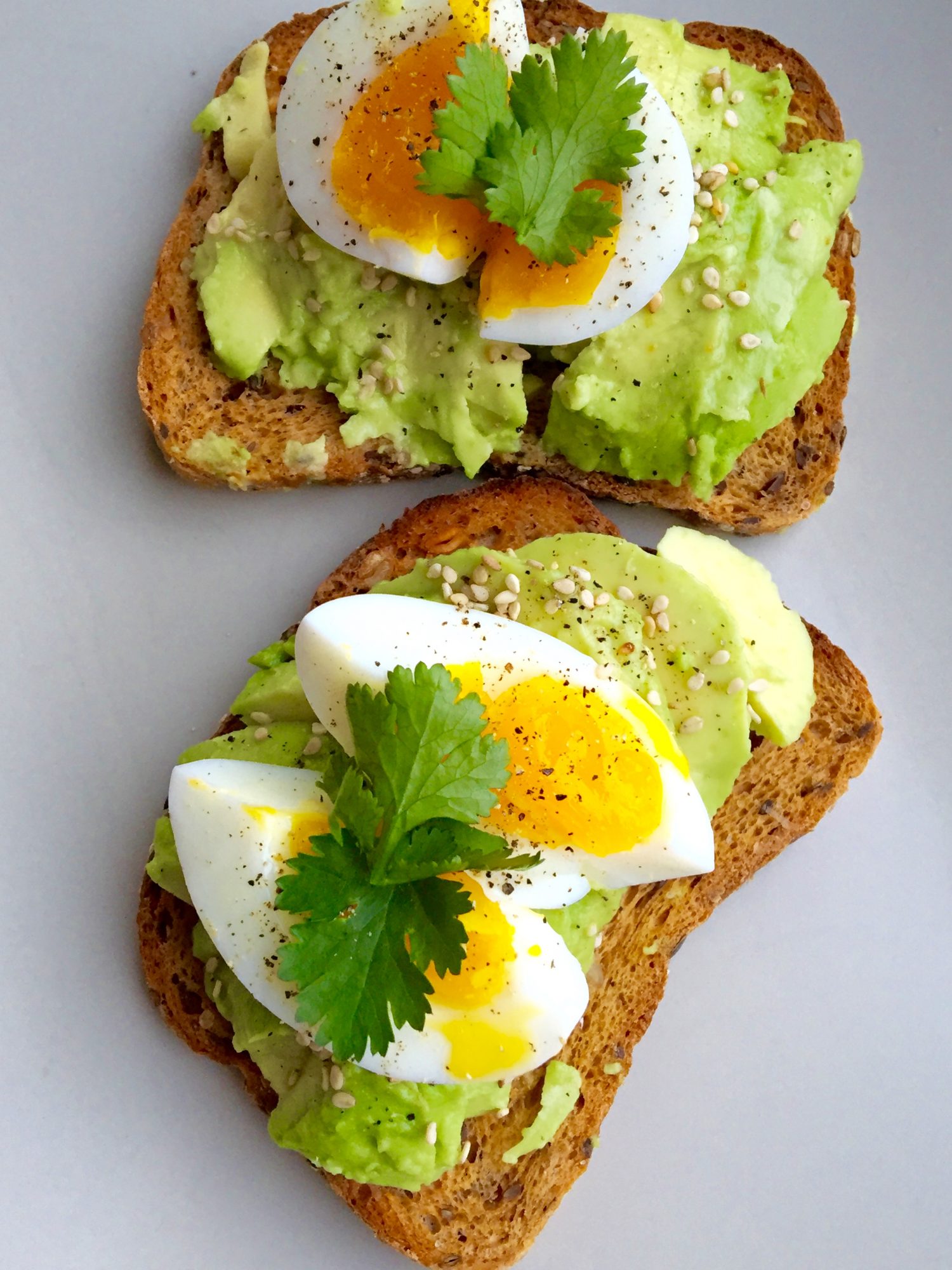 Toast avocat et oeuf mollet (Gluten free) – Caroline Renwart
